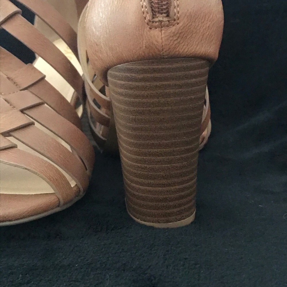 XOXO TAN OPEN TOE HEELS - Picture 10 of 10